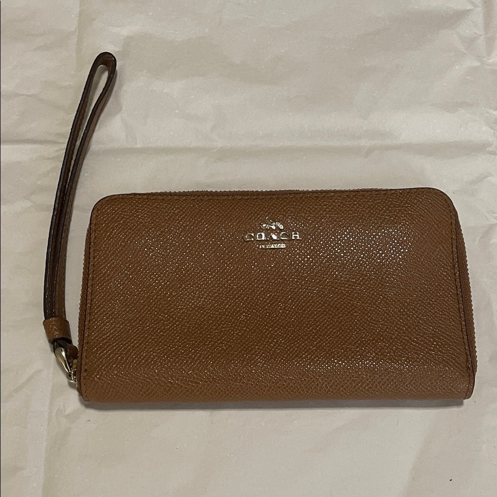Coach brown leather wallet/wristlet with gold hardware, excellent condition